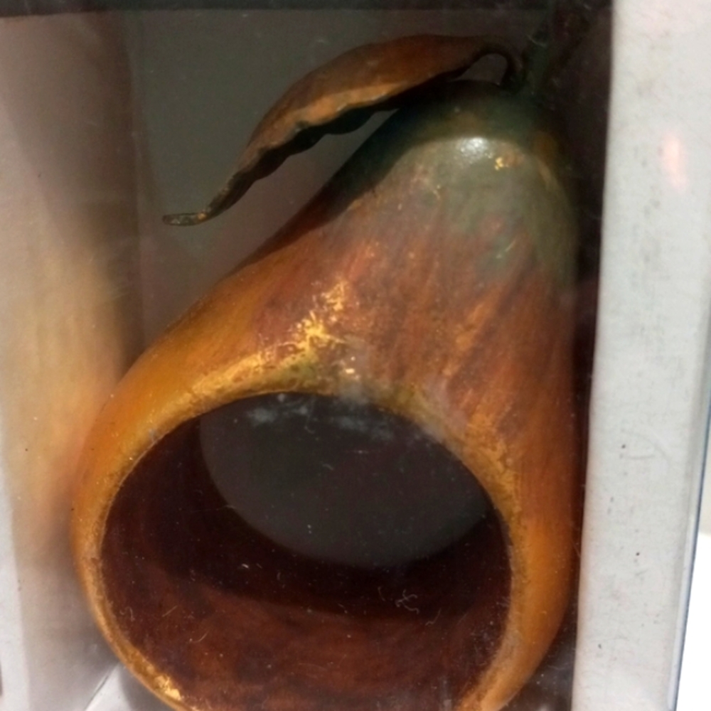 4 Pear Napkin Rings - Picture 3 of 5